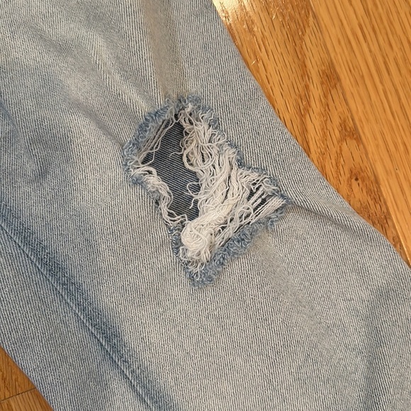 Old Navy rockstar super skinny size 12 ripped jean - Picture 5 of 6